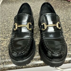 LIKE NEW! Steve Madden loafers
